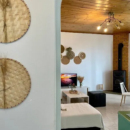 The Balcony * גלוסה