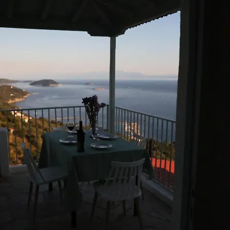 The Balcony غلوسا
